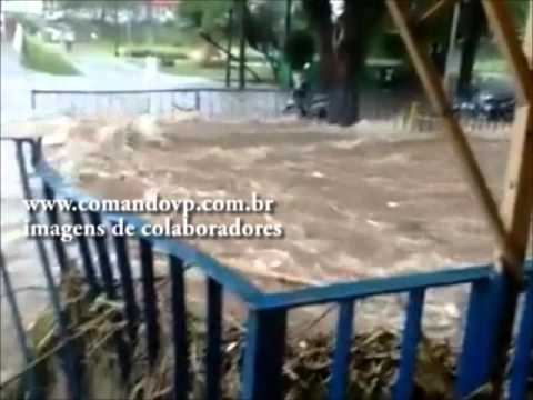 Forte chuva alaga São Carlos