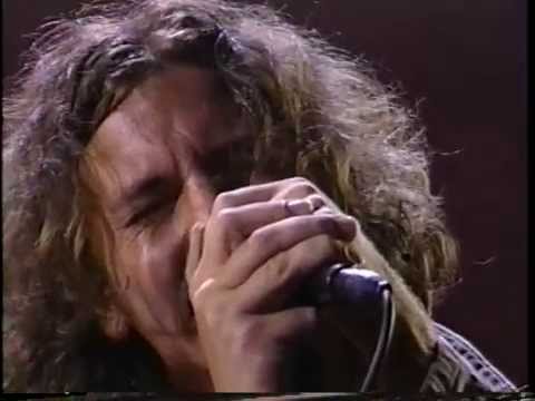 Pearl Jam - Animal / Rockin in The Free World- MTV Awards 9.02.1993