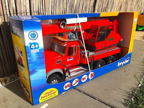 BRUDER Toys  MACK Granite crane truck news 2016 unboxing