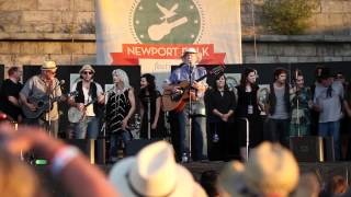 Pete Seeger closes out the 2011 Newport Folk Festival with Turn, Turn, Turn