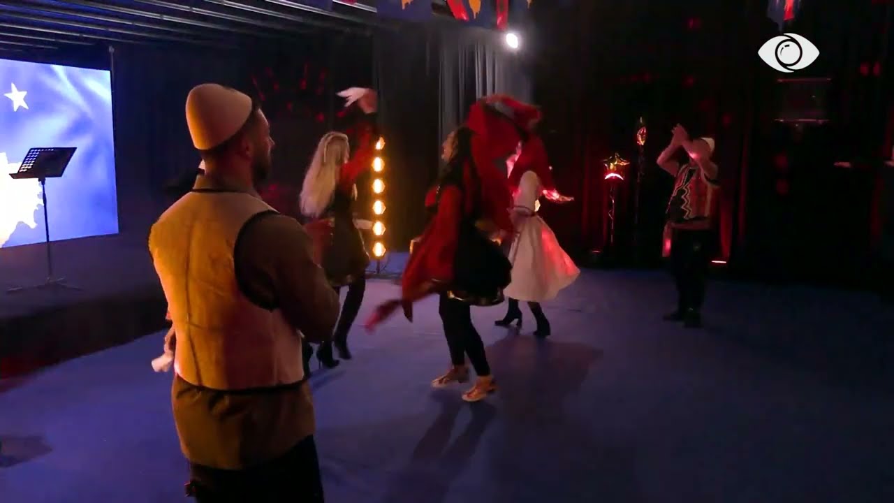 Festa e Pavarësisë së Kosovës/ Banorët ndezin skenën me “Vallen e Rugovës”