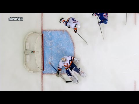 Ilya Sorokin makes unbelievable stick save on Artemi Panarin