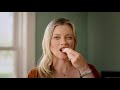 Amy Smart Pears Up With Healthy Snacks I USA Pears