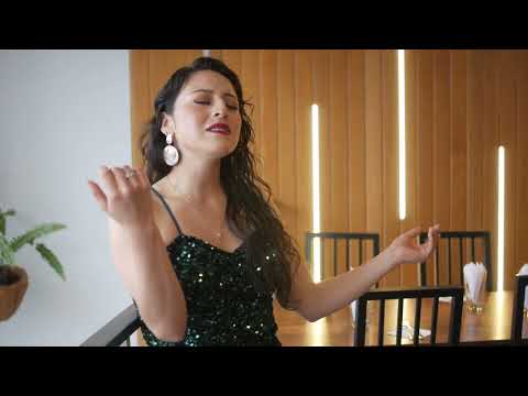 Tati Maribel interpreta Sendas Distintas ( Pasillo ecuatoriano )