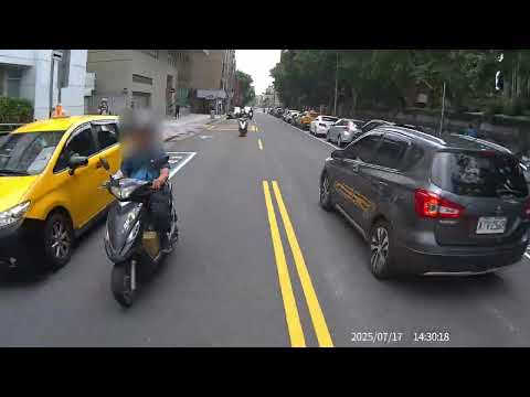 TDW-1552 違規停車，不打雙黃燈或放置警告標誌。