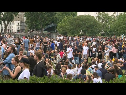 In Paris, crowds on the banks of the Canal Saint-Martin for the "Fête de la Musique" | AFP