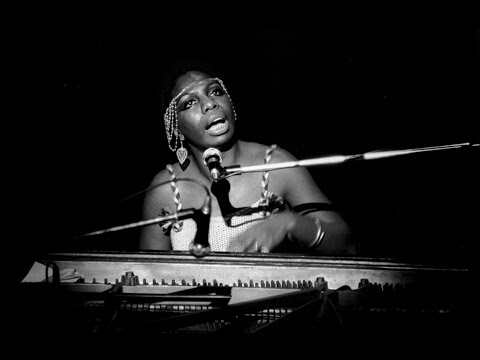 Videoclip de Mr. Bojangles (Live at Philharmonic Hall, NYC - July 1973) — Nina Simone