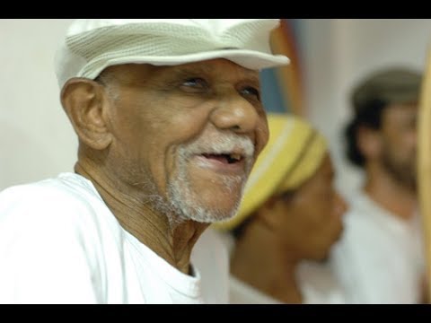 O Velho Capoeirista: Mestre João Pequeno de Pastinha - Direção Pedro Abib (1999 - 18min.)