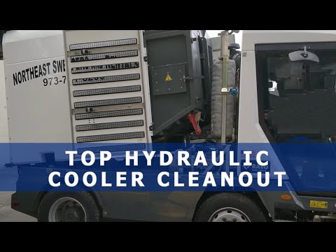 RAVO 5 iSeries - Top Hydraulic Cooler Cleanout