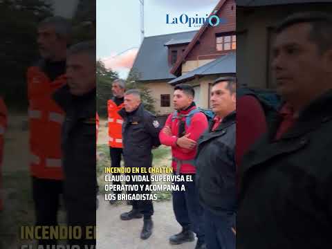 Claudio Vidal supervisa el operativo contra el incendio en El Chaltén