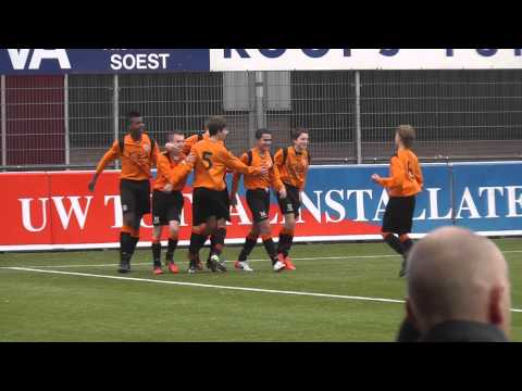 17 nov 2012 IJssselmeervogels C1 - VV De Meern C1 com 2-5 Doelpunt Rogier wordt gevierd