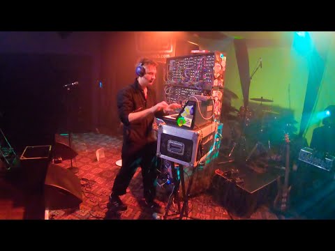 Crowd Requested SEVEN NATION ARMY and MGMT KIDS on Modular Synth.