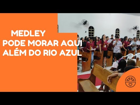 Pode morar aqui/ A terra clama/Oh quão lindo esse nome é/ o grande eu sou/ Além do rio azul