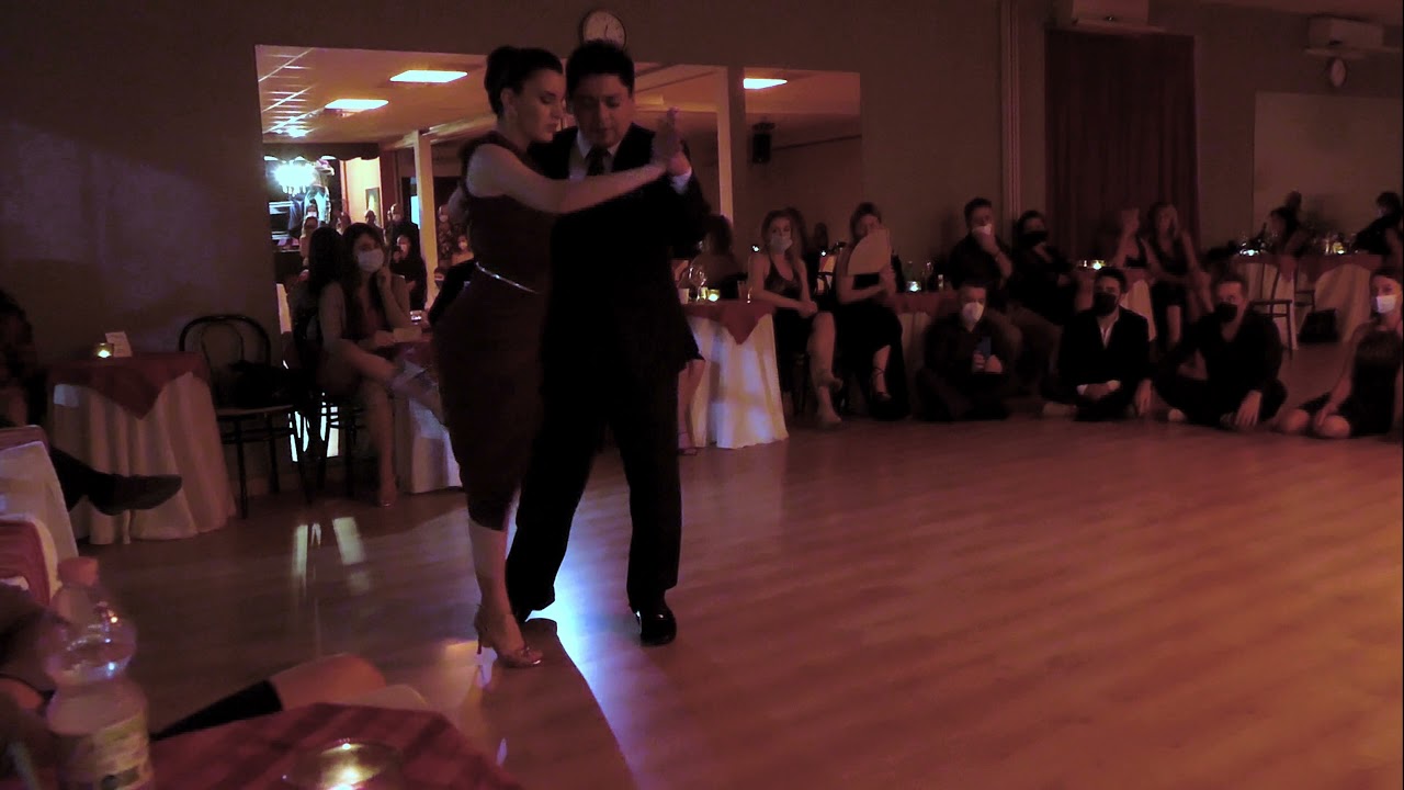 Video thumbnail for Carlos Espinoza & Agustina Piaggio, La mentirosa (NeapolisInTango, 2/4)