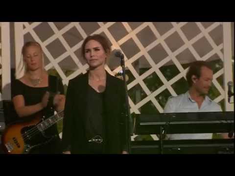 Nina Persson - Dreaming Of Houses (Sommarkväll med Rickard Olsson 2014)