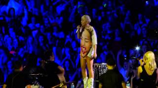 Miley Cyrus = Rooting For My Baby =  Saint Paul Xcel Energy Center - Bangerz Tour 2014 Live