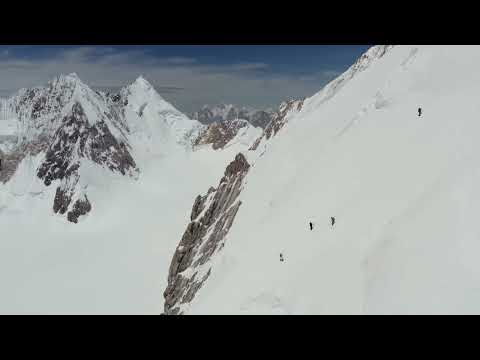 Ohne Sauerstoff: Andrzej Bargiel fährt vom Mount Everest mit Skiern ins Basislager