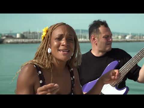 Kelly Joyce e @MarcelloSutera  live at the beach!