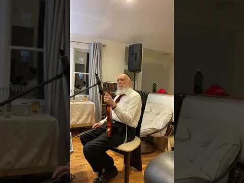 Lecha Ezbach.Carlibach-Playing Rabbi Glazerson and son Yakov Baruch