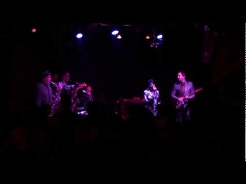 Soulphonics & Ruby Velle - Feet on the Ground