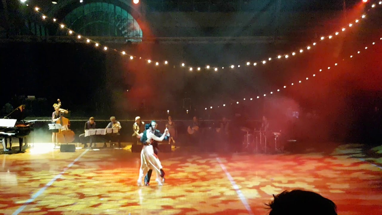 Marco & Valeria Gonzalez_ 
 "Café Dominguez" 
interprété par  Quintette Fueye