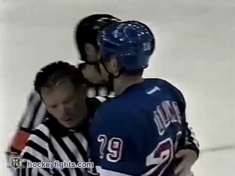 Krzysztof Oliwa Slugs Jamie Pushor Oct 12, 2002