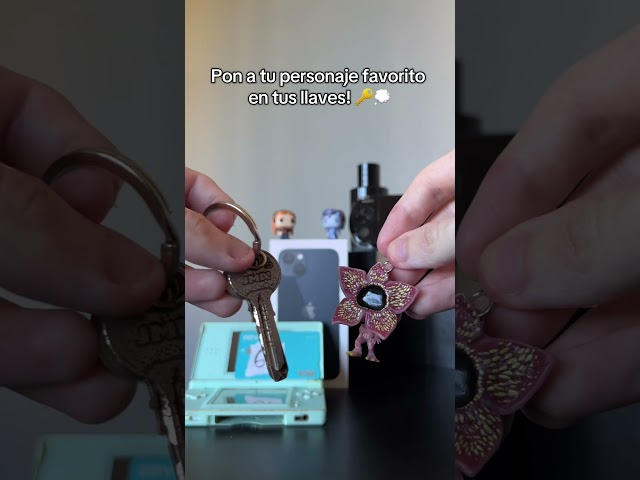 Vídeo relacionado con ZXTGBQ Llavero Unisex, Planta Carnívora y diseño de Vecna, Llaveros Metálicos Esmaltados para Fans Colección Regalo