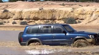 preview picture of video 'Nissan Patrol 3.0TD water crossing - Morgan Quarry SA - Full HD 1080p'