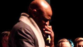 Alex Boye becomes an American Citizen- sings National Anthem