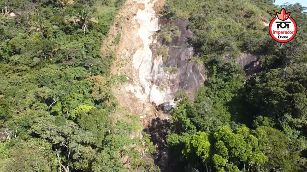 TRAGÉDIA DE PETRÓPOLIS - PROXIMIDADES DO CAXAMBU - RUA BARÃO DE AGUAS CLARAS.