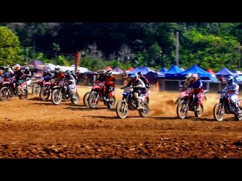 Disputa Intensa na ultima volta no Velocross - Corrida Nacional 230cc Pro
