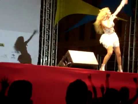 MICHELLY SUMMER - ELBA RAMALHO - FEIRA LGBT 2011