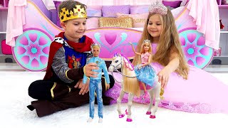 Download lagu Diana and Roma play with Barbie Toys from Barbie P... mp3