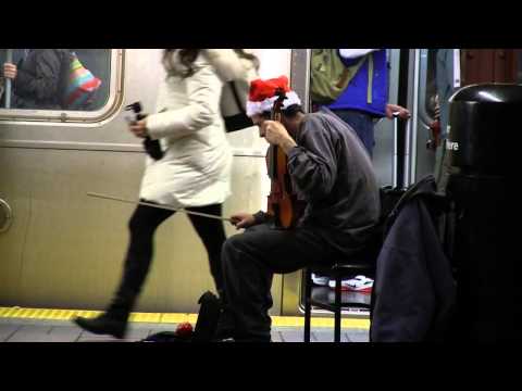 Violinist plays WHITE CHRISTMAS While Waiting For the F Train in New York City Subway 12/7/12
