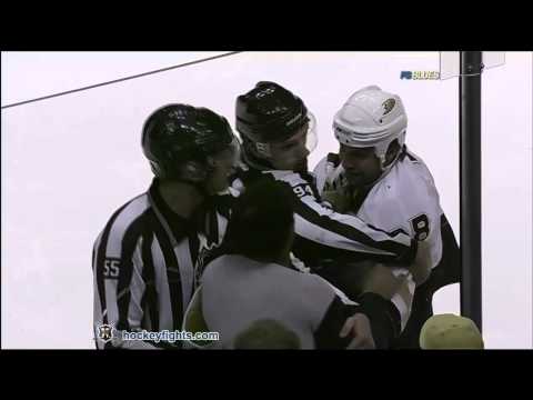 Kyle Chipchura vs Ryan Reaves Oct 11, 2010