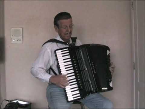 SANTA CLAUS IS COMING TO TOWN - PAUL BETKEN - JAZZ ACCORDION