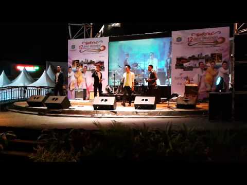 Status palsu cover vidi aldiano by pyramid boyband