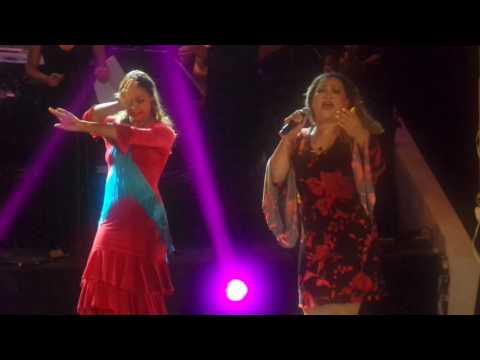 Diomary La Mala en homenaje a Taty Salas en a palacio de Bellas artes