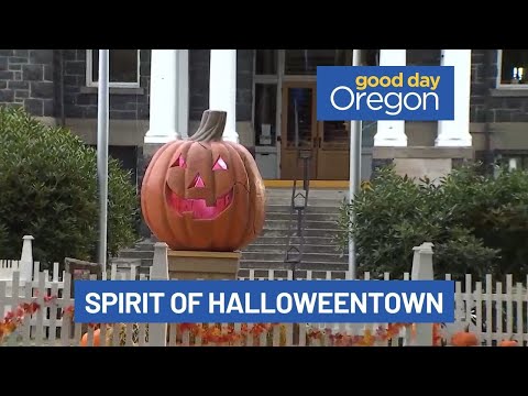 On the Go with Ayo at Spirit of Halloweentown - YouTube