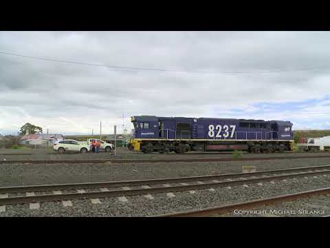 8237 Engine Startup - PoathTV Australian Trains & Railways