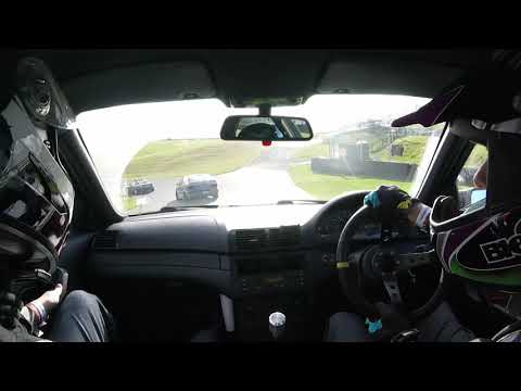 BMW E46 compact 325ti chasing e36 Compact cup car Cadwell Park 04/03/19