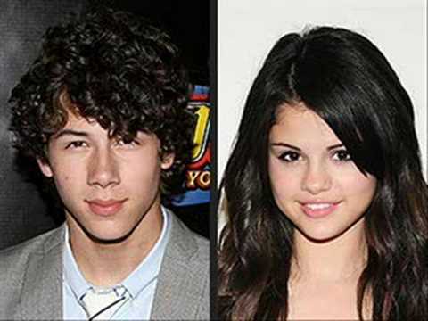 selena gomez nd nick jonas accidently tell about them kising