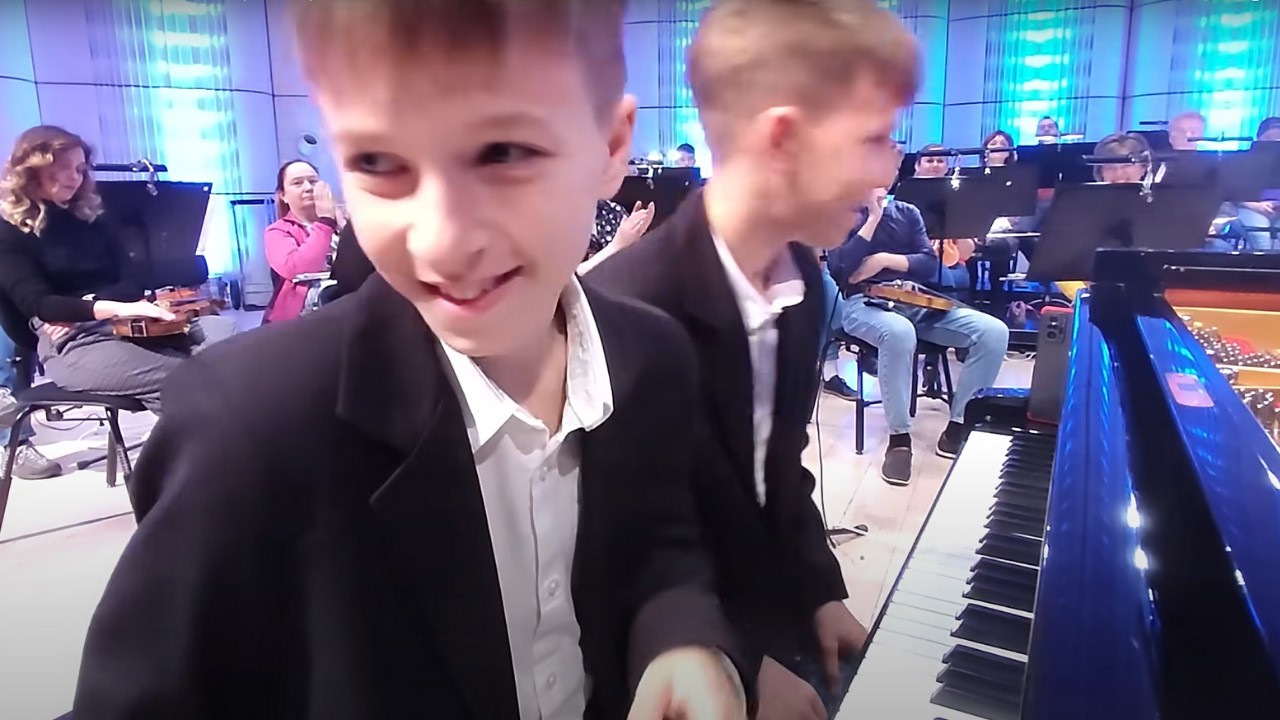 Mozart: Sonata in D for 4 hands (KV 381) - Adam and Mate Balogh