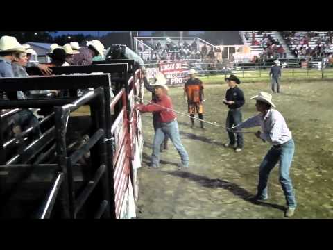 Nathan Hofer vs. 2BIT703 About to Blow. Sidney, MT PBR TPD '12