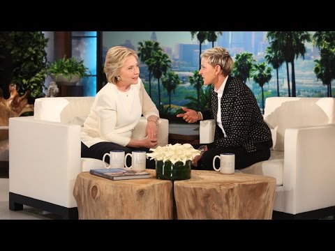 ヒラリー・クリントンとエレンがフェイスブックで生中継! (Hillary Clinton and Ellen Are Live on Facebook!)