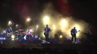 Them Crooked Vultures - Gunman (Fuji Rock 2010)