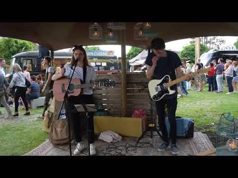 Lisa Castelli ft Toon Luyten - Put your records on