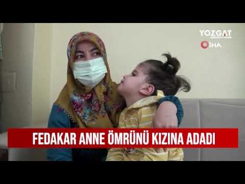 Fedakar anne ömrünü engelli kızına adadı