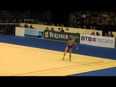 Berlin Masters 2012: Laura Jung with hoop