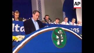 IRELAND: SINN FEIN LEADER ADAMS SET TO ACCEPT PEACE ACCORD